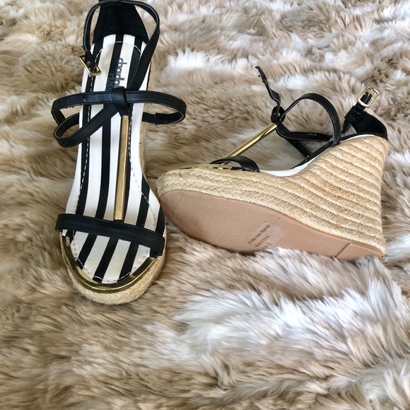 Espadrilles - Picture 2 of 2